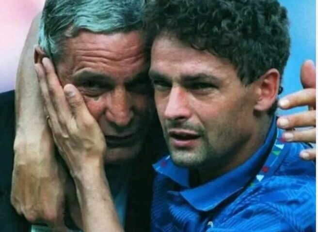 La toccante lettera di Baggio a Gigi Riva: “Noi uniti da amore e dolore. Non dimenticherò quell’abbraccio”