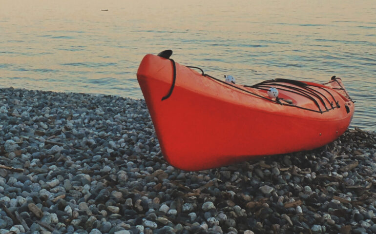 Partida s’incumintzada a sa sola de Carlo Coni po su giru de sa Sardigna in Kayak