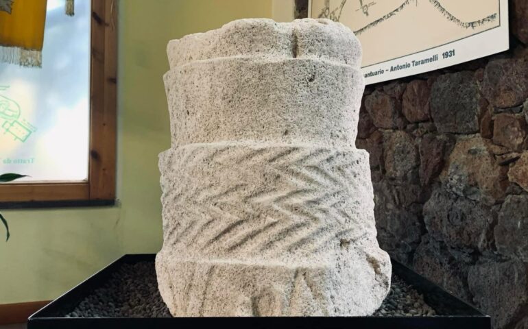 Serri, Santa Ittoria iscobiat prendas novas: Accontzadu e presentadu unu modellu pitticcu de nuraghe
