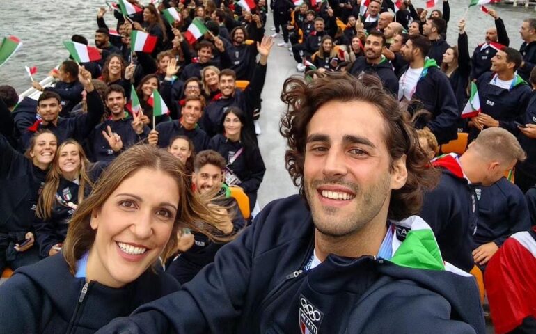 Olimpiadi: Tamberi perde la fede nella Senna durante la cerimonia inaugurale