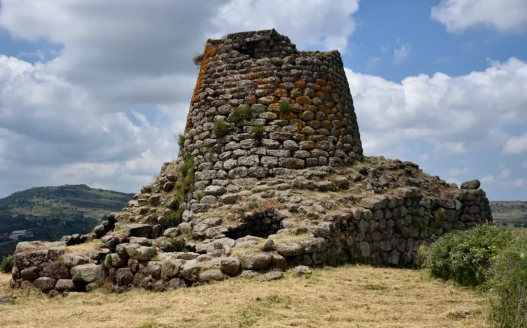 Un’Atrante pro cartografare e amparare sos nuraghes in Sardigna