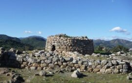 Sas vias de sa tramuda, a daenantis cun iscavos e balorizzatzione: risurtados novos in sos nuraghes de Tortulè e Triei