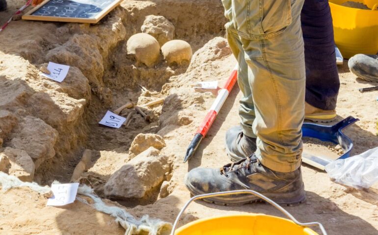 Iscoperta una necropoli in su Nord Sardignain su mentres de sos tribaglios po un’approntu solare.