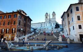 La scalinata di Trinità dei monti a piazza di Spagna - Roma