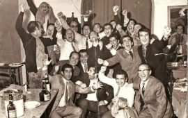 I giocatori del Cagliari festeggiano lo Scudetto