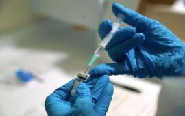 Una dose di medicinale (Foto Ansa)
