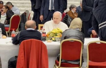 I senza tetto sassaresi e la Caritas di Sassari a pranzo dal Papa