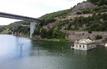 La villa che riemerge dal lago