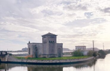 L'idrovora del Rollone nel parco di Molentargius e le vecchie strutture