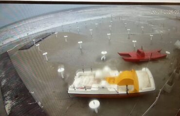 Il Poetto ferito (Foto Altamarea)