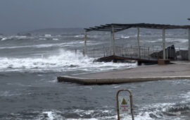 Il pontile di Marina Piccola distrutto dalla furia del mare