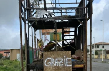 carro carnevale bruciato a nurri