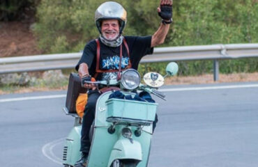 Giustino in sella alla sua Vespa