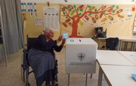 tzia Assunta Pili al voto - Foto di Gianluca Moro