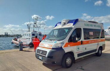Guardia Costiera Arbatax e ambulanza PH Alessandra Useli
