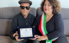 Tziu Mario Lobina con la vice sindaca Tonina Serra