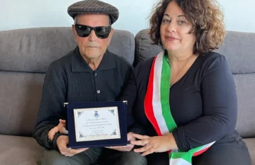 Tziu Mario Lobina con la vice sindaca Tonina Serra